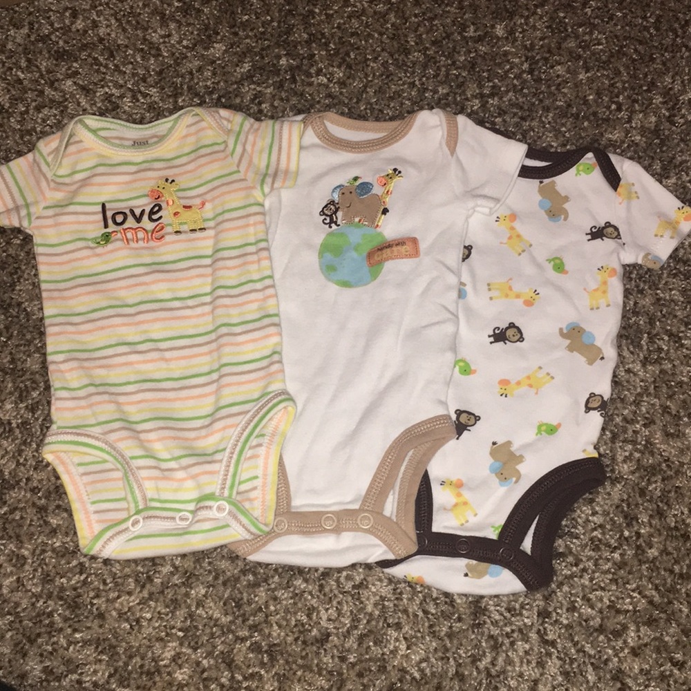 Gender Neutral Newborn animal print bodysuit set